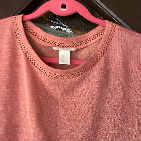 MOVING SALE! H&M coral lattice and fringe top - Picture 4 of 5